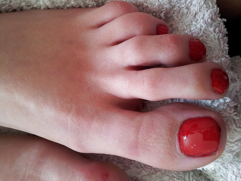 Wifes Sexy Polir Les Ongles D'orteil Rouges Pieds 2 #36980784