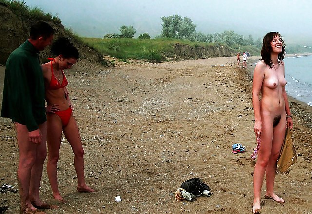 La moglie va nuda in spiaggia intorno agli estranei - jack off
 #36035420