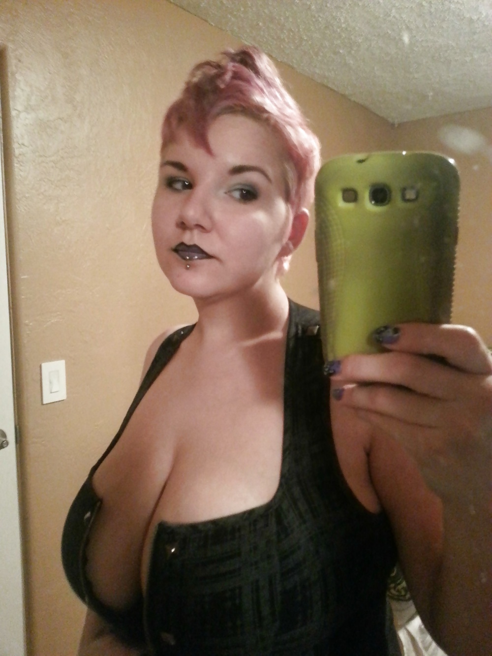 Punk geek tetas enormes
 #31201052