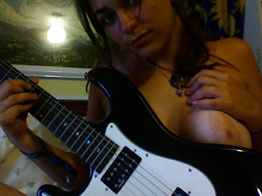 ROCK&ROLL: Guitar heroines.