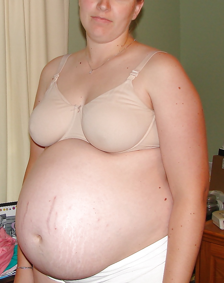 Femme Enceinte Avec Ses Seins Sur Des Soins Infirmiers Soutiens-gorge! #27399562