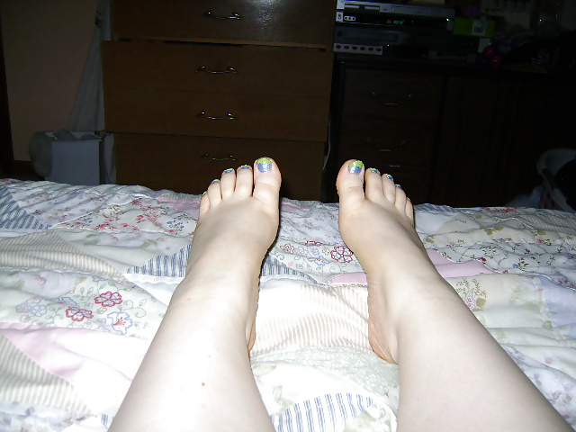 Pies bonitos
 #34698824