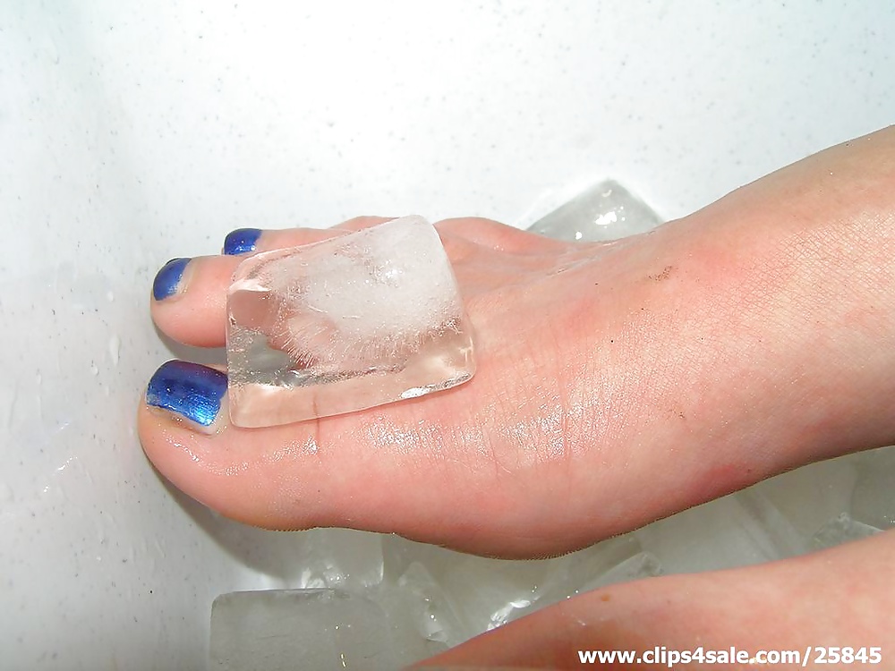 Tortura de pies con hielo
 #34004013