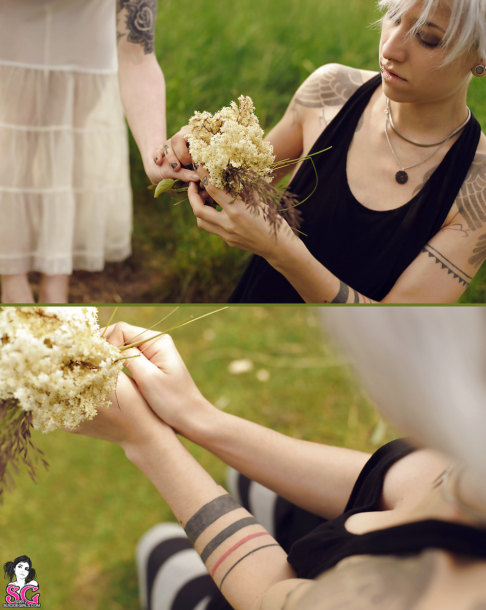 Suicide girl-dwam
 #24505536