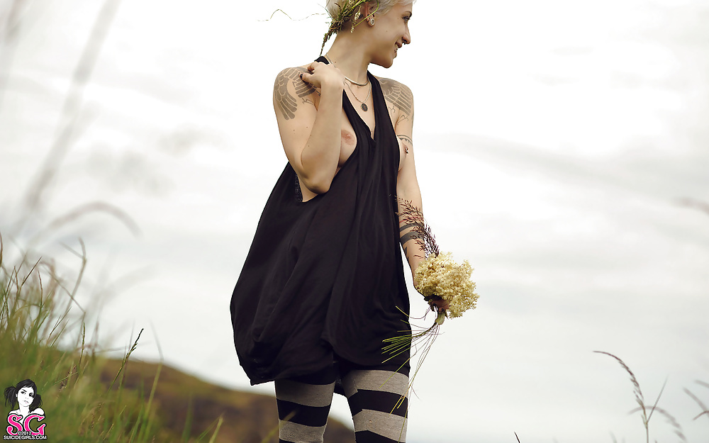 Suicide girl-dwam
 #24505587