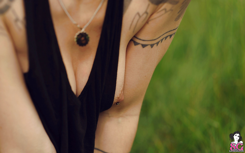 Suicide girl-dwam
 #24505596