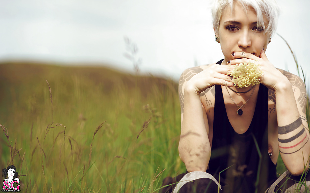 Suicide girl-dwam
 #24505608