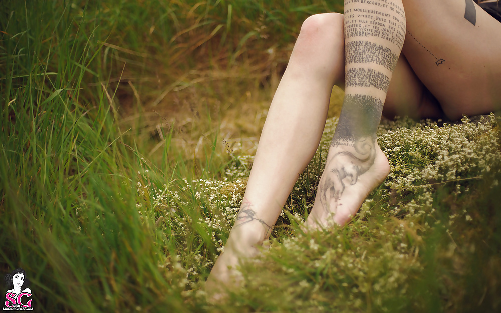 Suicide girl-dwam
 #24505688