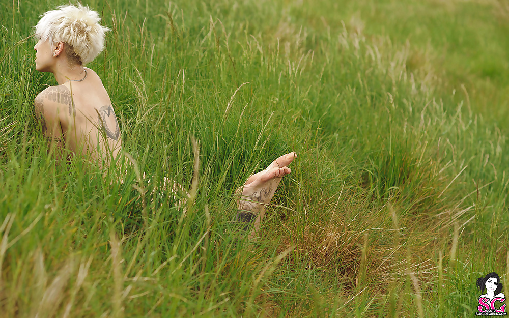 Suicide girl-dwam
 #24505845