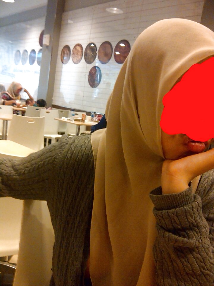 Indonesia Jilbab Tudung Narsis Di Tempat Umum Porn Pictures Xxx 