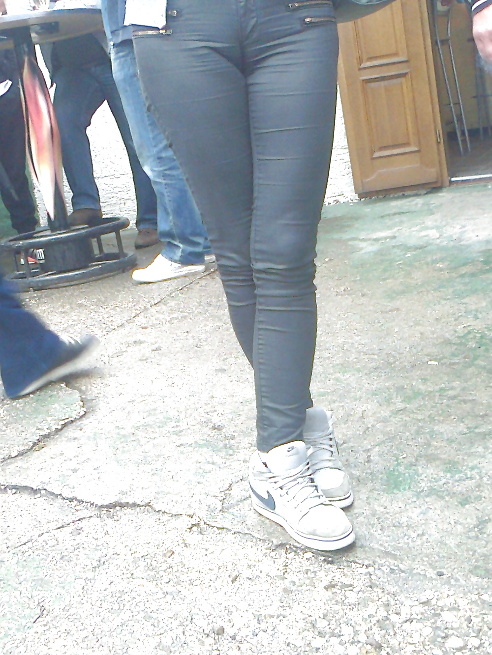 汽車は転がり続ける
 #29511097