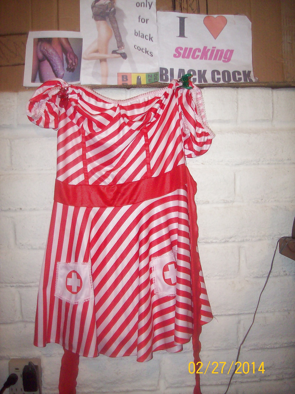 Micro faldas y tutus usados para burlarse y complacer a bbcs solamente. 
 #24839220
