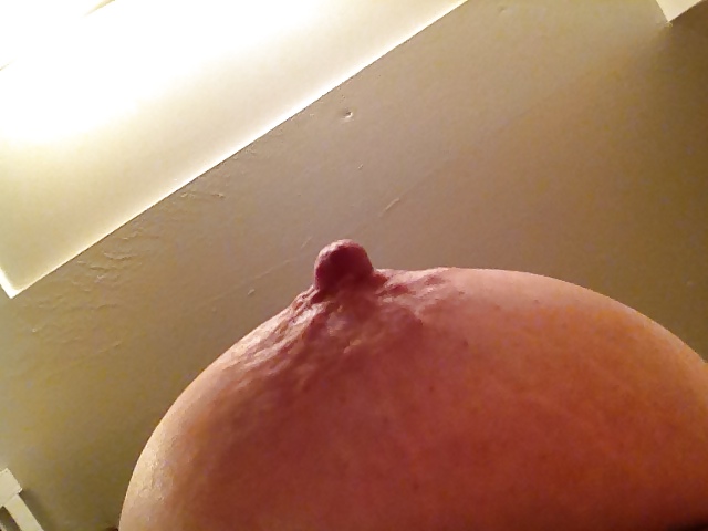 私の妻の大きな乳首 pt.2
 #35532911