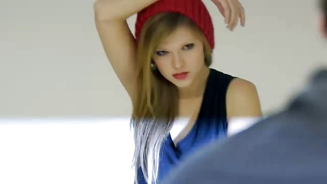 Bettina banski
 #23040022