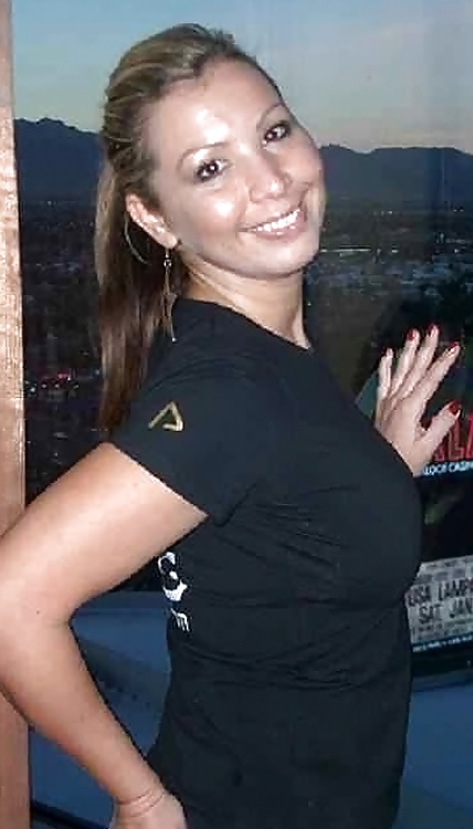 Ella necesita algo duro
 #39971071