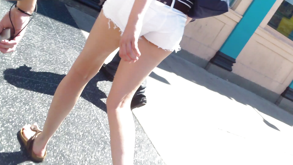 Sexy summer teen ass & butt in shorts