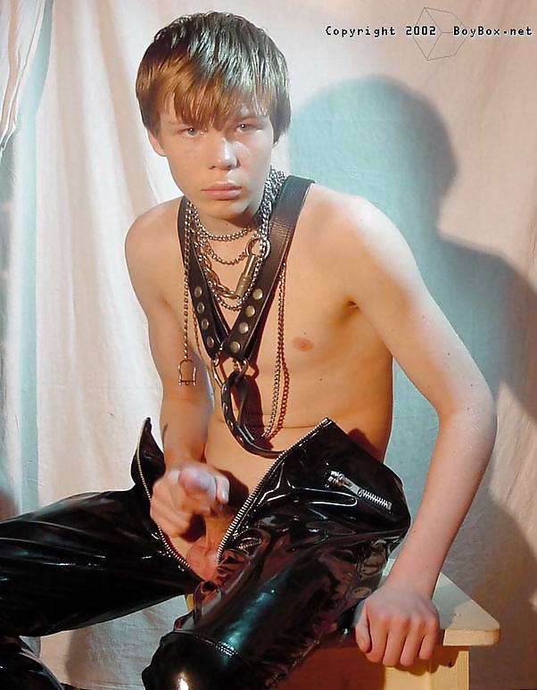 Twinks In Leder Und Bondage #35974233