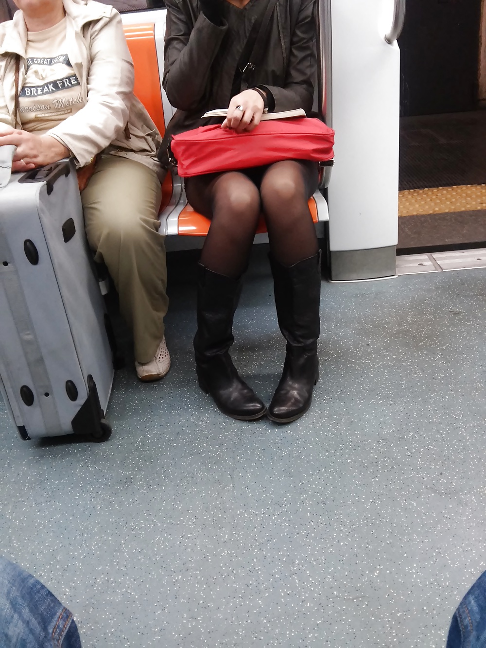 Caliente italiano 19yo joven en el metro 
 #31828723