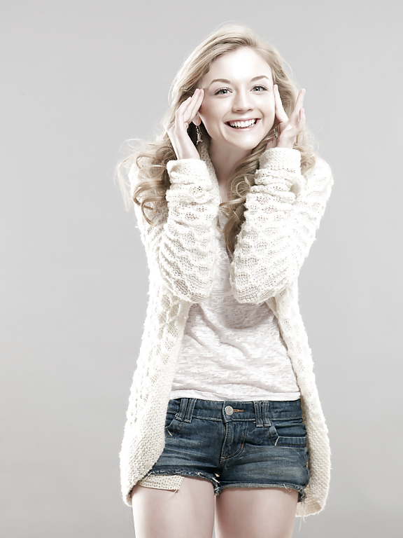 Emily kinney
 #37622171