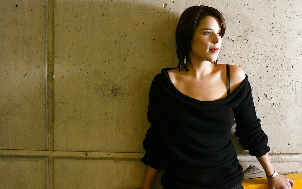 Neve Campbell #35961044