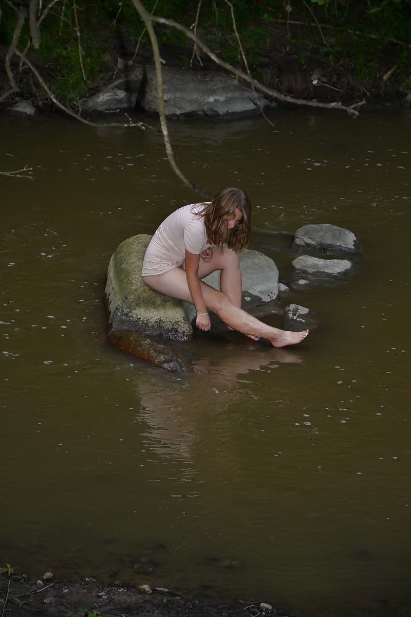 Teenager In Der Natur #27084115