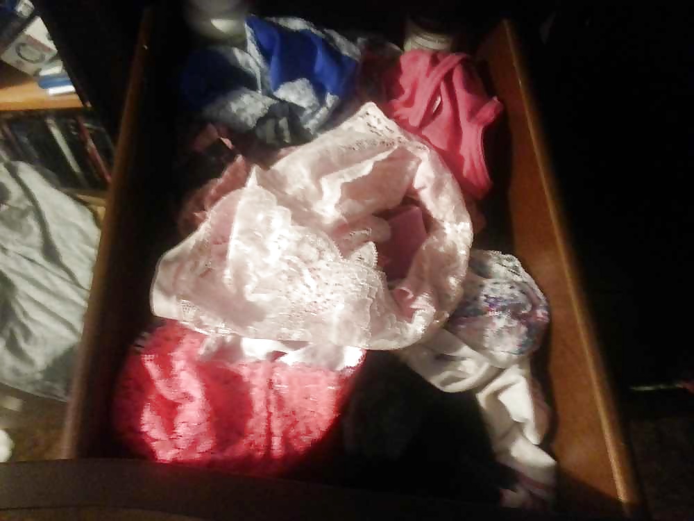 Ex novia cajón de bragas 
 #40889272