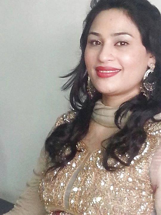 PAKI SINGER AND ACTRESS HAMIRA ARSHAD LOVEY SLUT #23142411