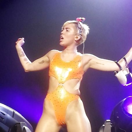 Miley Cyrus Mega Wankbank #32527190