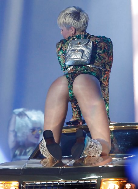 Miley cyrus mega wankbank
 #32527258