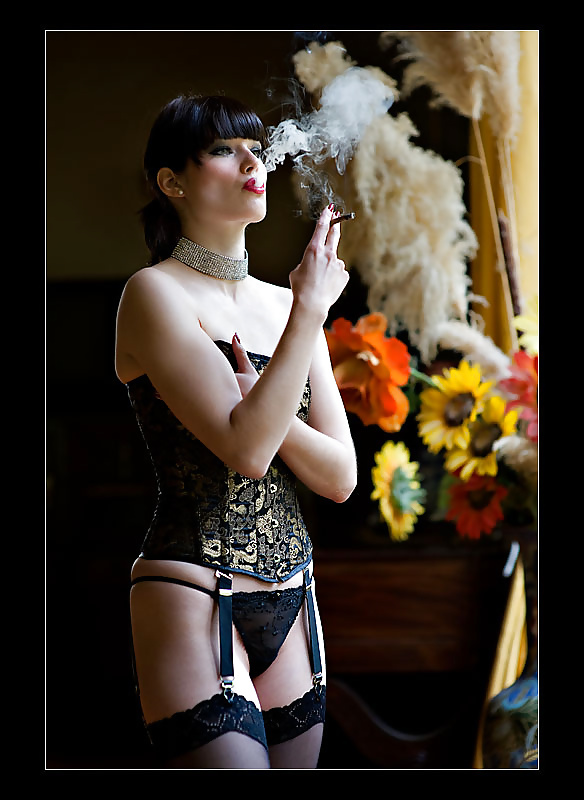 Ce que j'aime  What I like : Smoking Lady #39216637