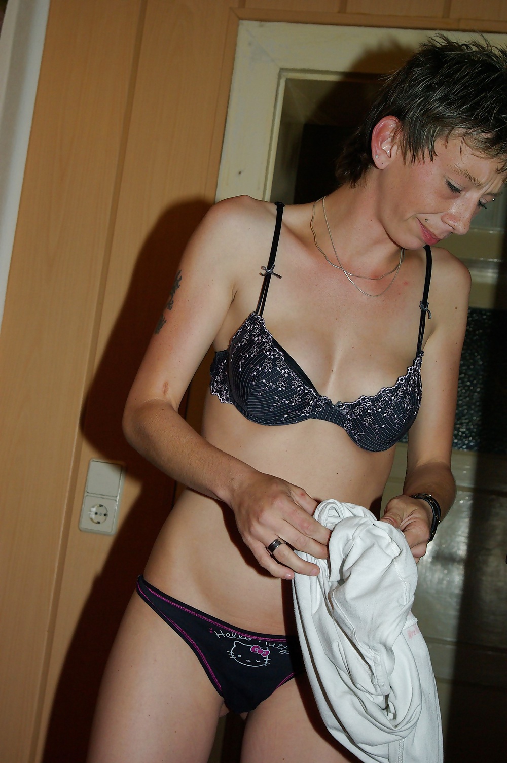 濡れてムラムラしたドイツ人女性のプライベート写真
 #32744386
