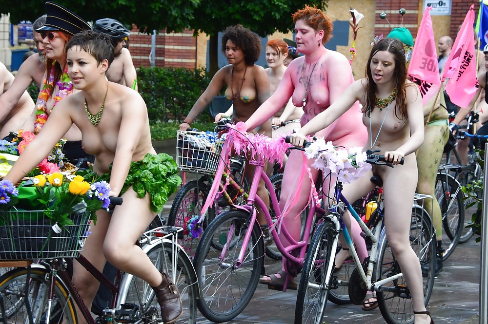 裸で自転車に乗る世界3
 #37094221