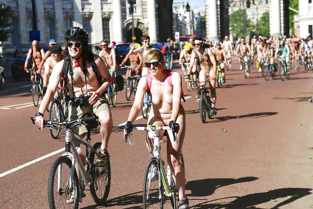 裸で自転車に乗る世界3
 #37094423