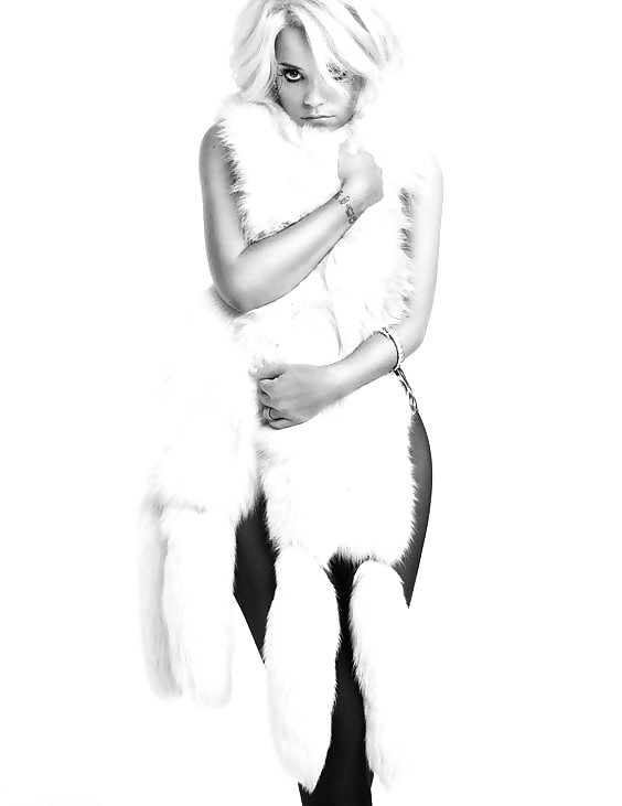 Lily Allen - Oben-ohne-Foto-Shooting 2010 #26783577