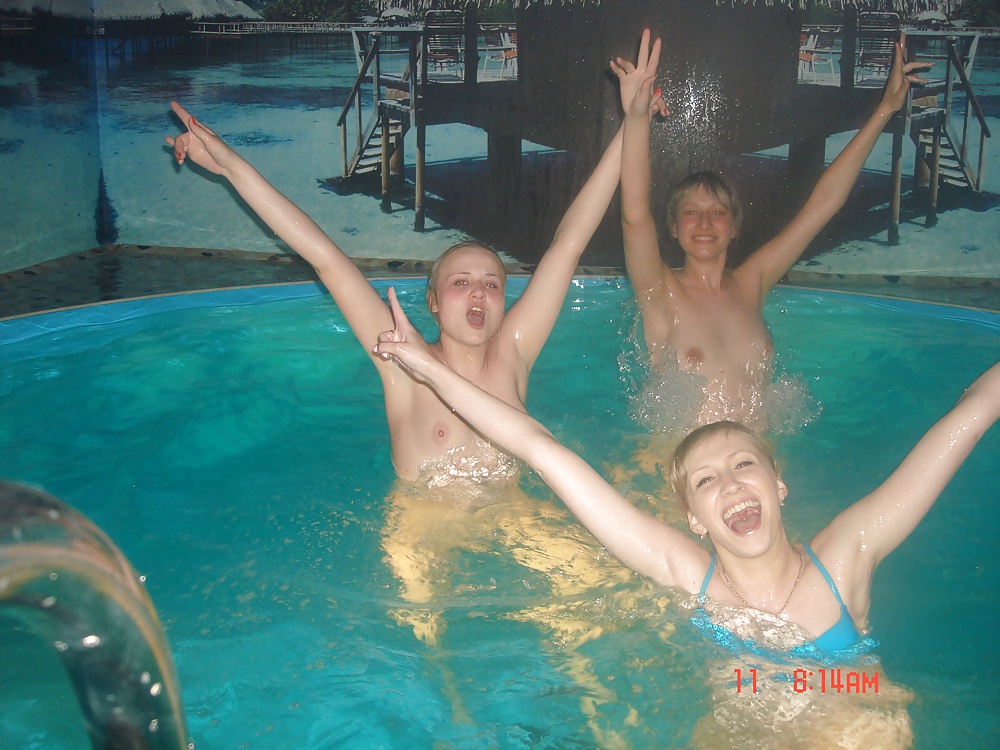 Novias rusas desnudas de la novia en la sauna
 #24177995