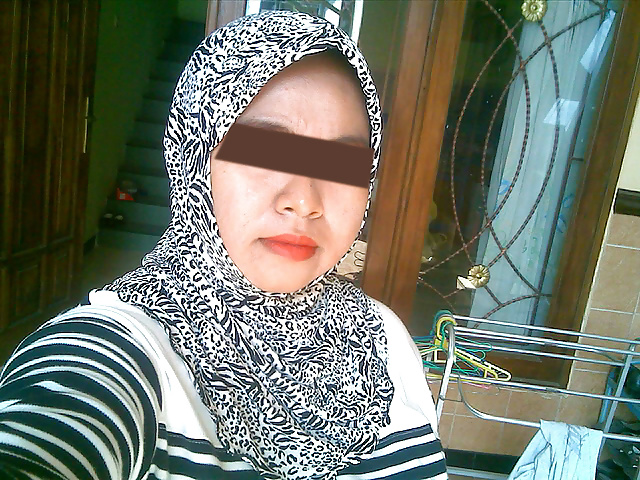 Indonésien-tante Jilbab Bugil #32313382