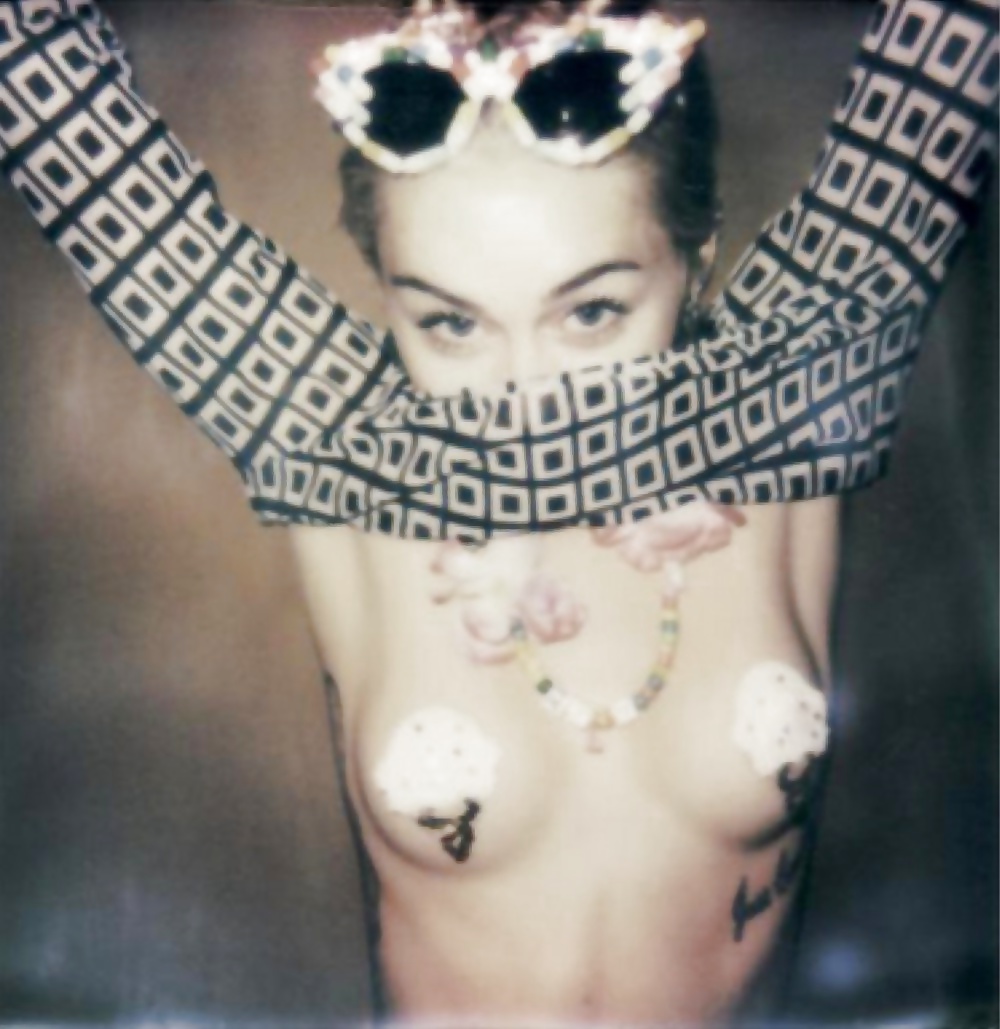 Miley Cyrus - fully nude in V Magazine #93 #40925920