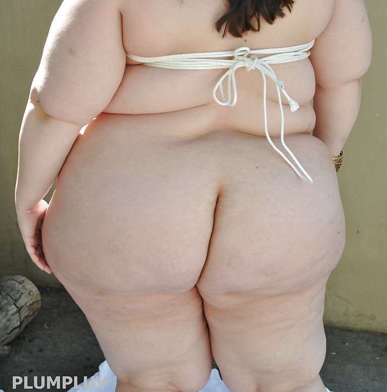 JUICY BBW POSING OUTSIDE #33933874