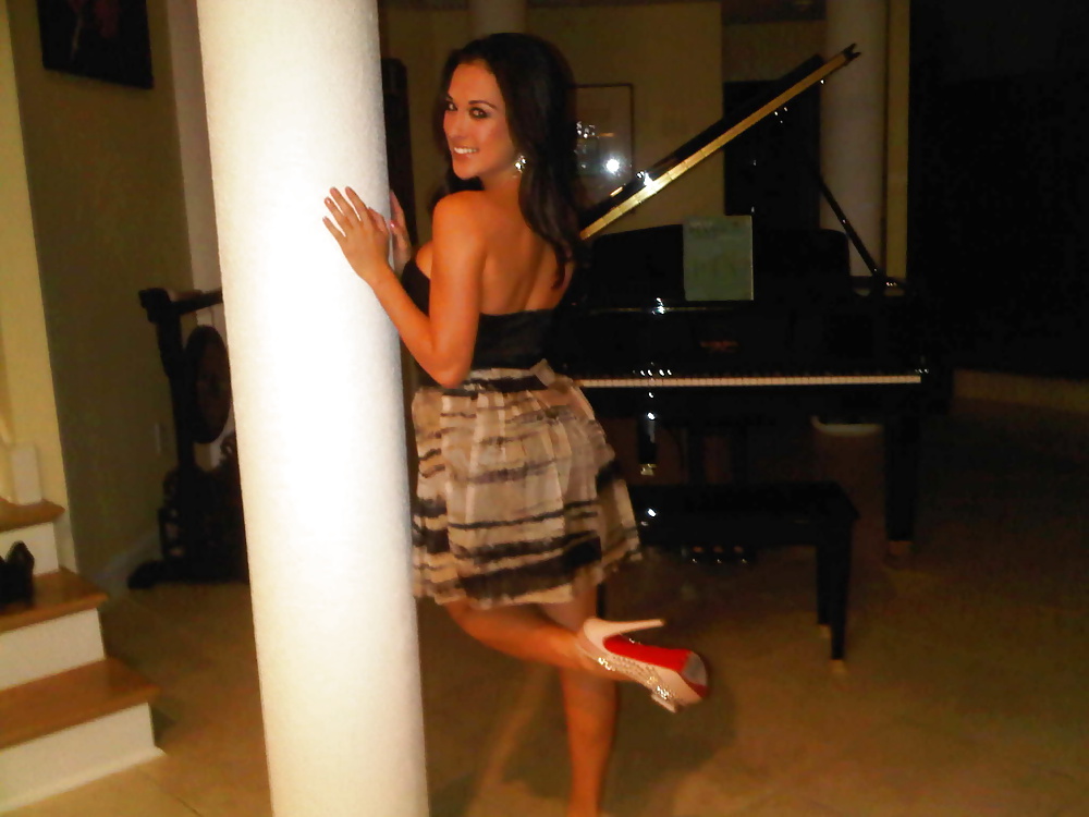 Sexy zoey
 #32352975