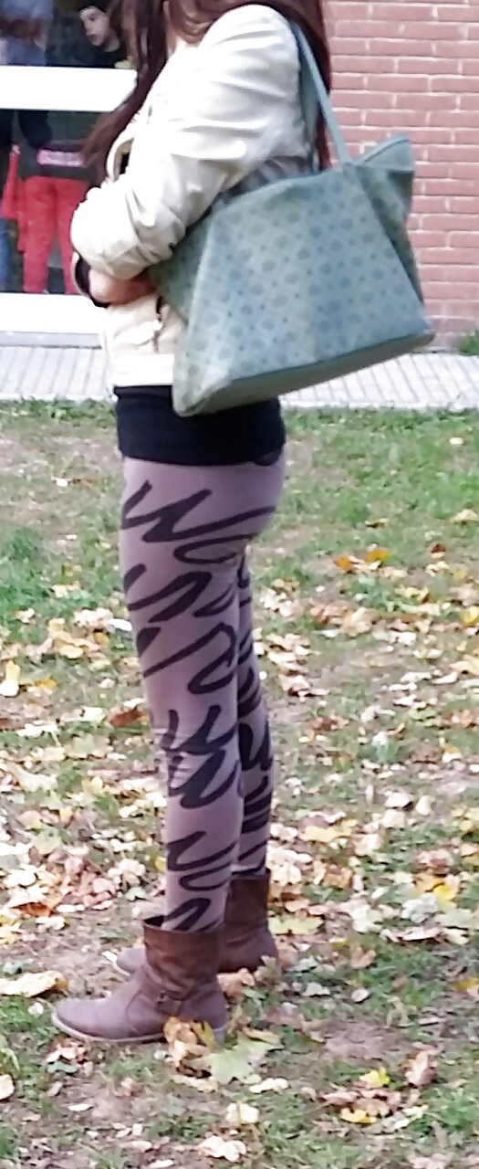 Troia in leggings  #30255032