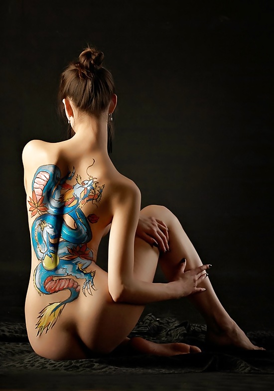 Arte de pintar el cuerpo....
 #36627483