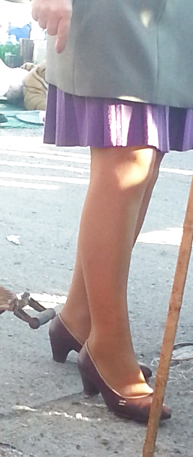 ホットなスカートの成熟した足のローマ人 #24904036