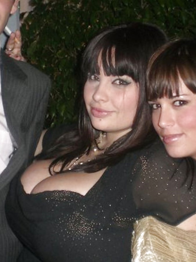 Jolies Filles Avec De Gros Seins #31701973