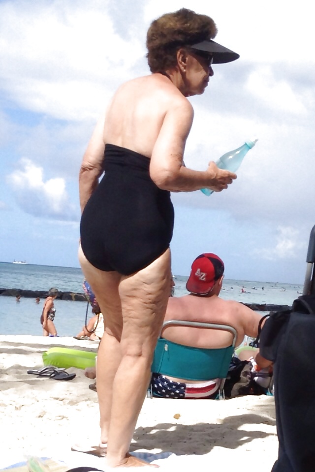 Beach granny #37123976