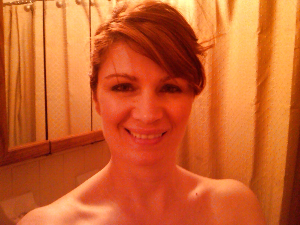 Hot Milf Clothed & Nekid ( 387 pics)