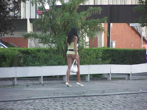 Les Prostituées De Rue. Aimer Ces Filles Très #30765505