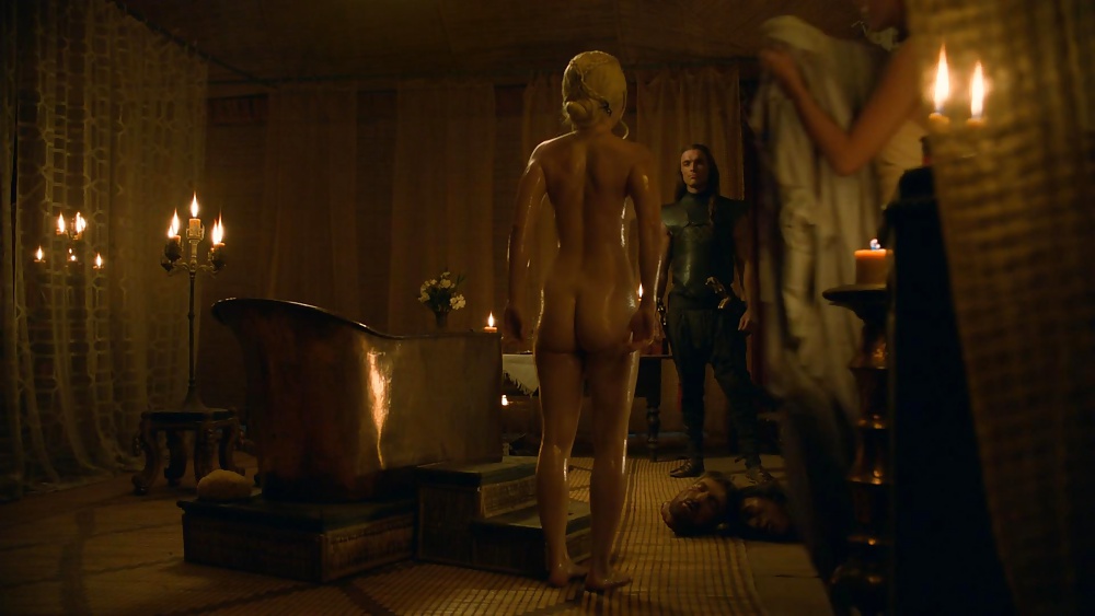 Emilia clarke escenas desnudas juego de tronos s01
 #34446681