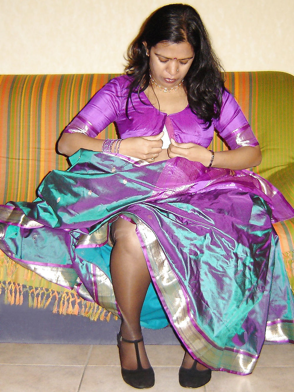 絹のサリーで私をからかうのが大好きなインドのデジーヌ
 #26337737