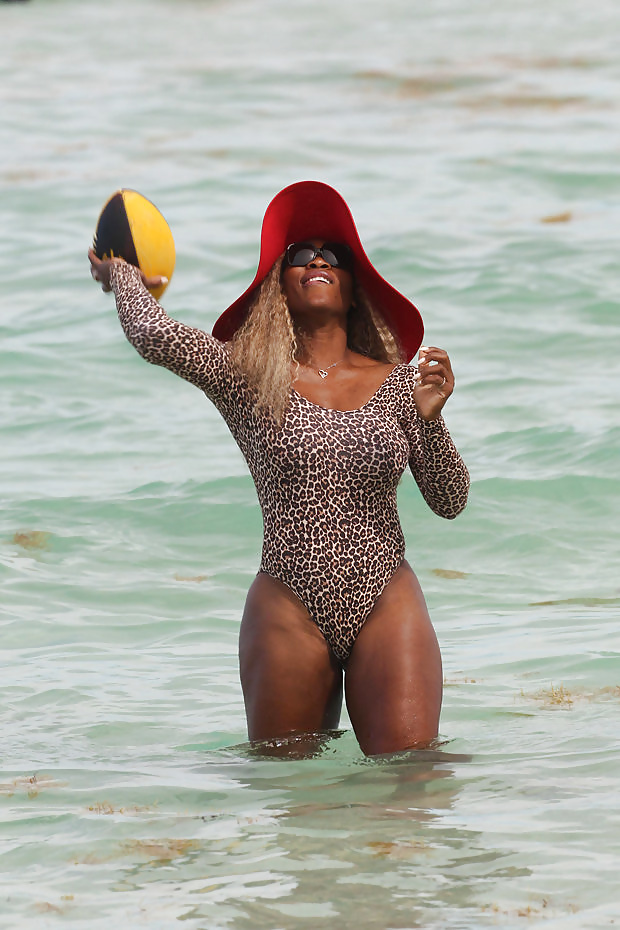 Serena williams e caroline wozniacki in bikini 
 #33856853