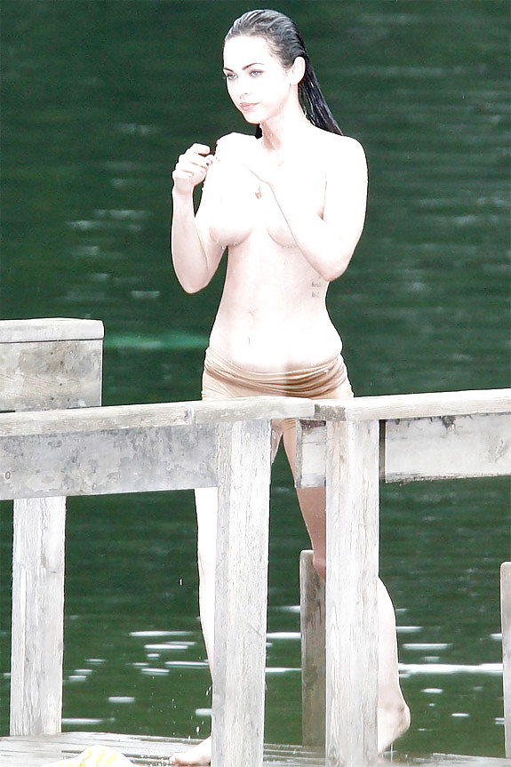 Megan Fox Faux Nude Ou Vrai? #25430233